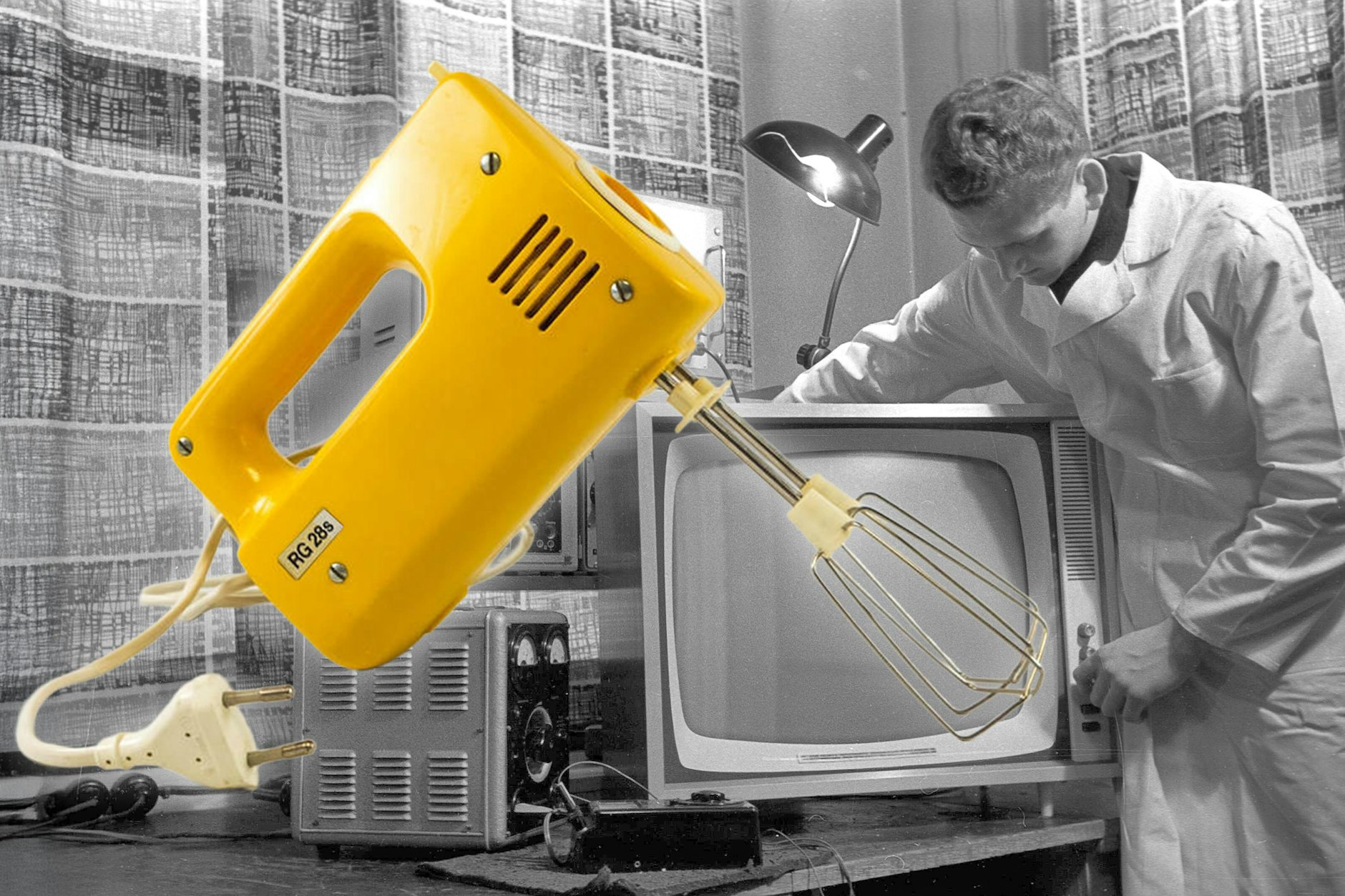 In der DDR wurde viel repariert, nicht einfach weggeschmissen. Der Klassiker unter den langlebigen Haushaltsgeräten ist wohl das Rührgerät RG 28 (l.).