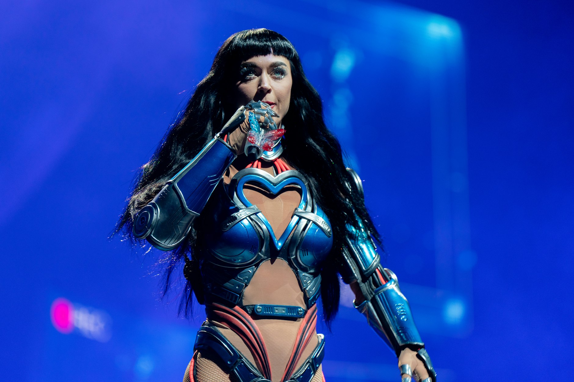 Katy Perry bei ihrem Konzert in London. Am Dienstag spielt sie ihre Mega-Show in der Uber Arena in Berlin.