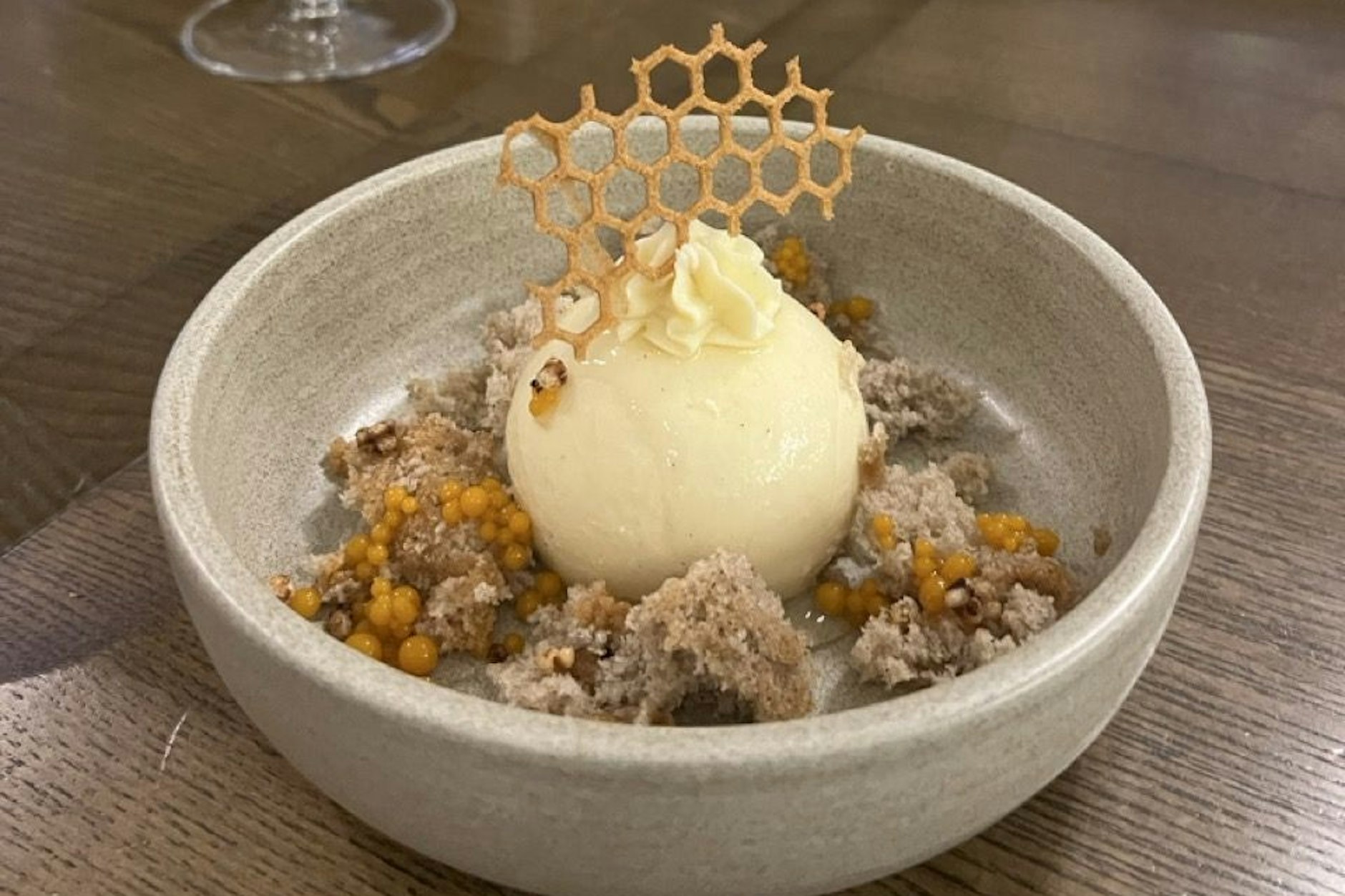 Krönender Dinner-Abschluss mit einem Buchweisen-Dessert
