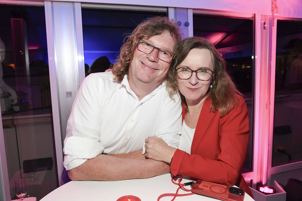 Sigrid Nikutta mit ihrem Mann Christoph Mönnikes bei der Bertelsmann-Party 2025 in Berlin.