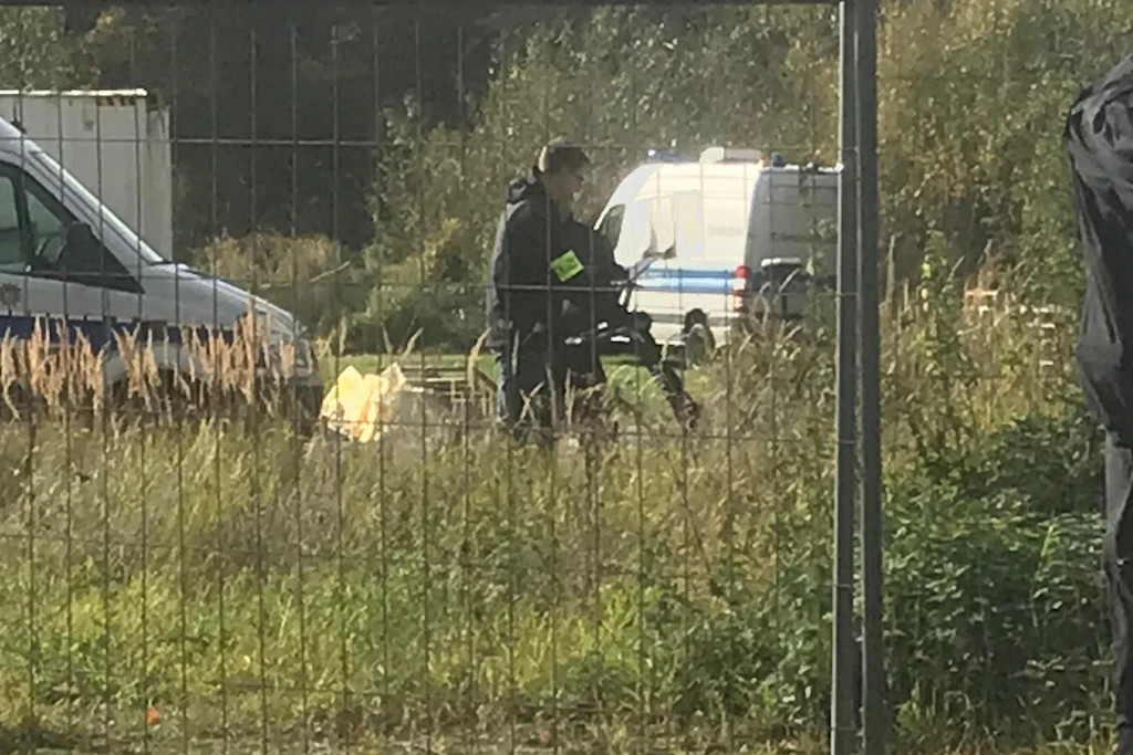 Die Polizei setzt einen sogenannten Bodenmessradar ein, der bis zu vier Meter tief nach Beweisen suchen kann.