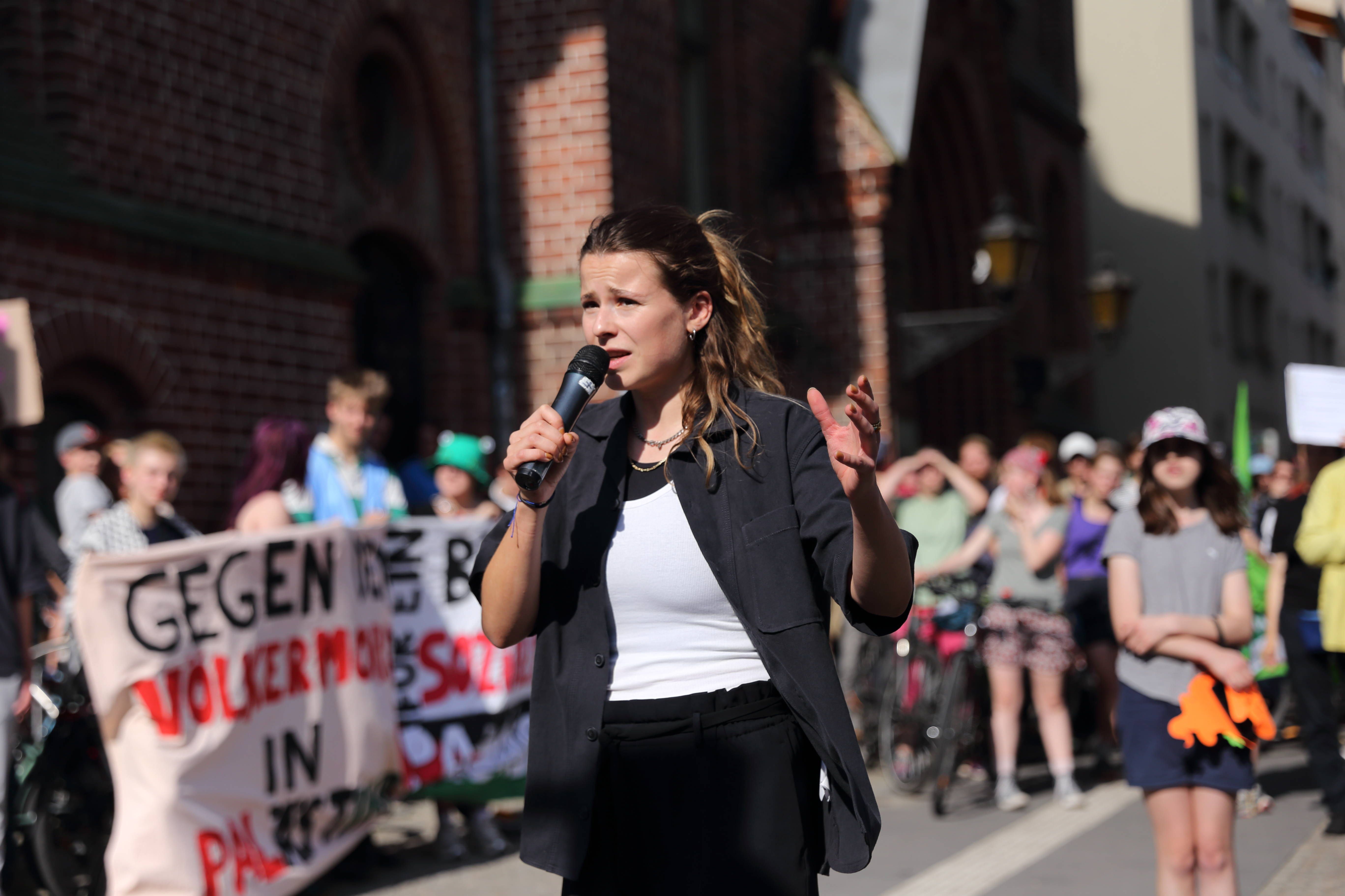 Klimaaktivistin Neubauer ruft in Berlin zur Demo gegen Merz auf: „Er denkt wirklich, er kommt mit allem durch“