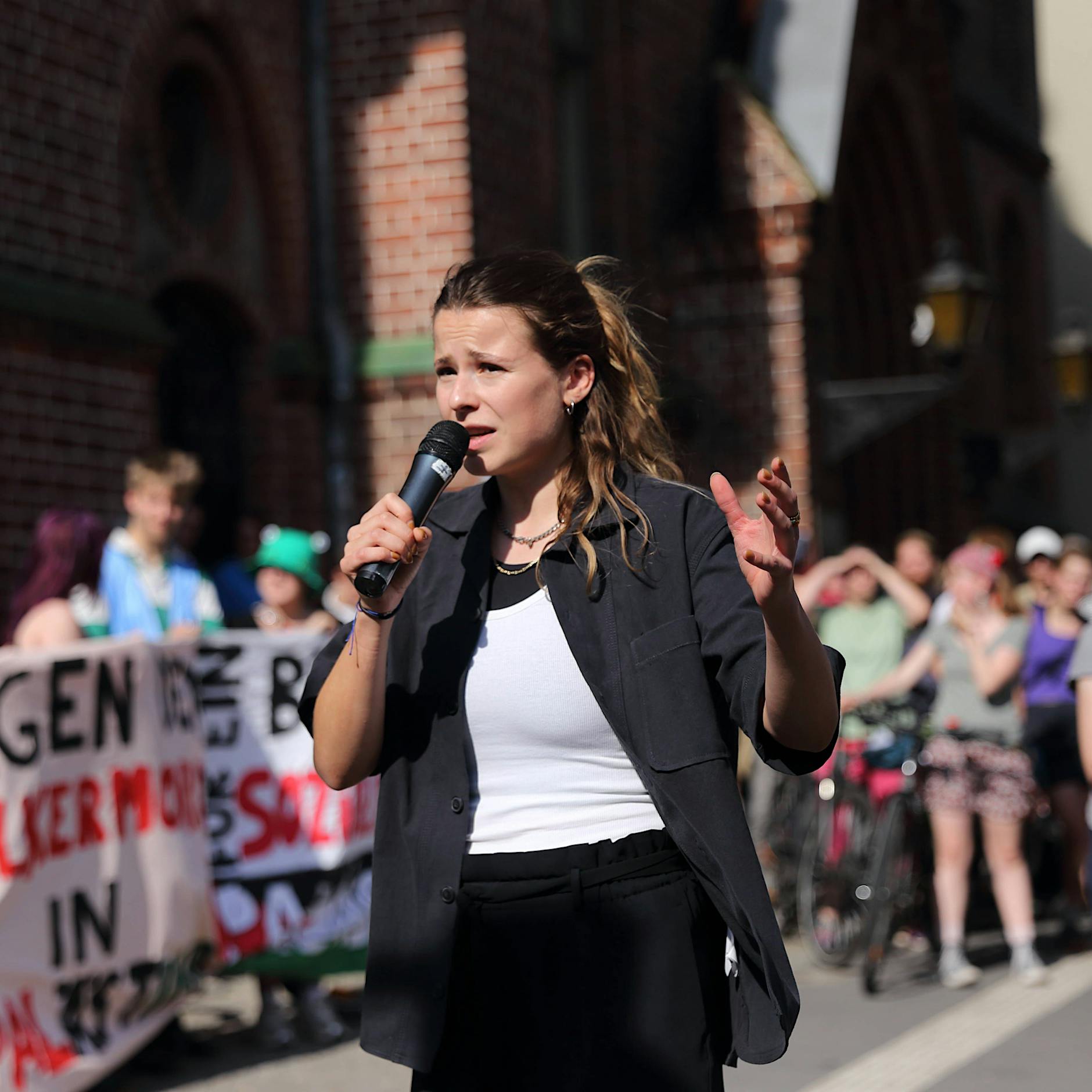 Klimaaktivistin Neubauer ruft in Berlin zur Demo gegen Merz auf: „Er denkt wirklich, er kommt mit allem durch“