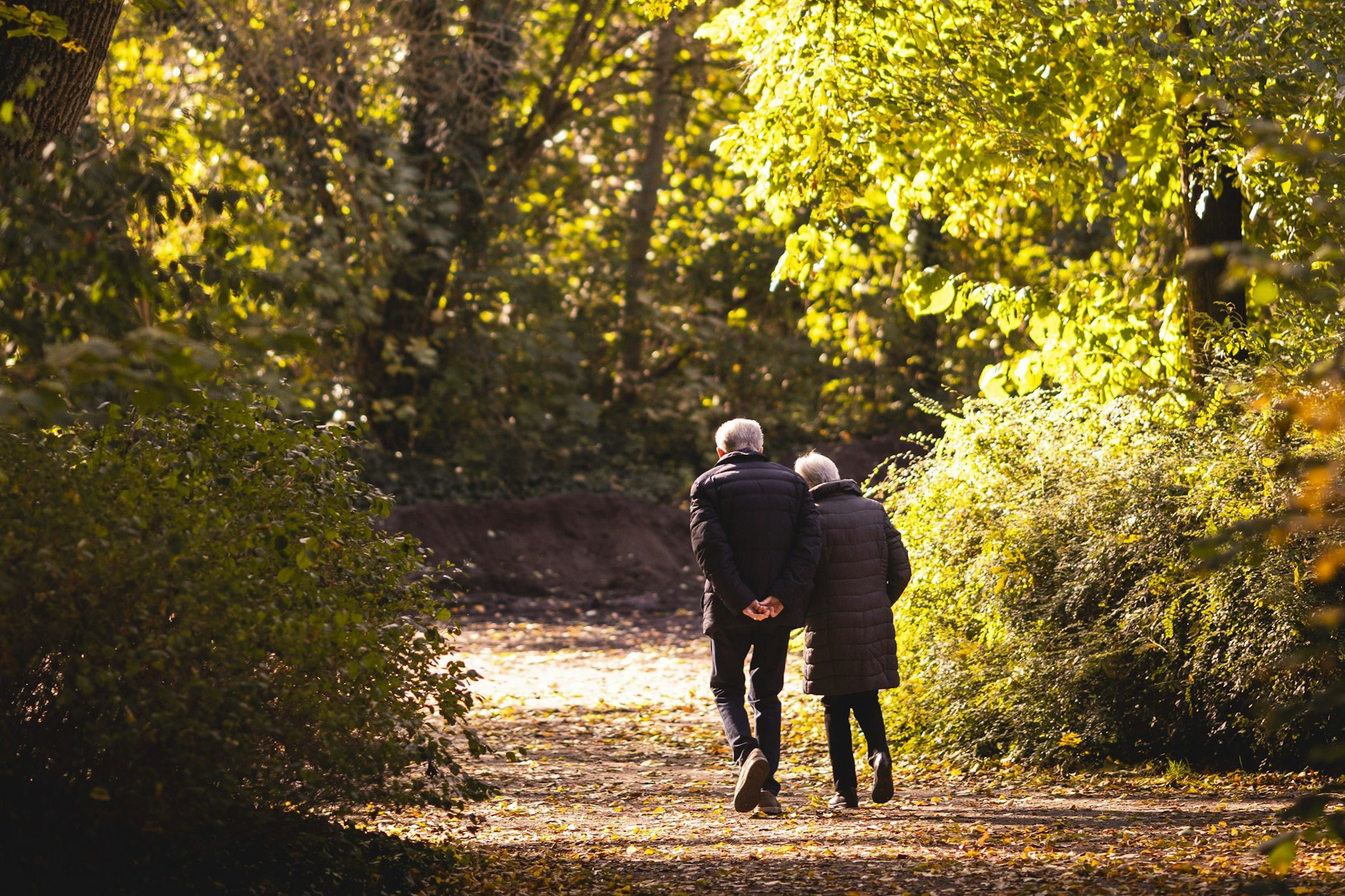 Die neue Aktivrente soll Fachkräfte im Rentenalter weiter im Job halten. Der in Aussicht gestellte Steuerbonus für weiterarbeitende Senioren ist attraktiv.