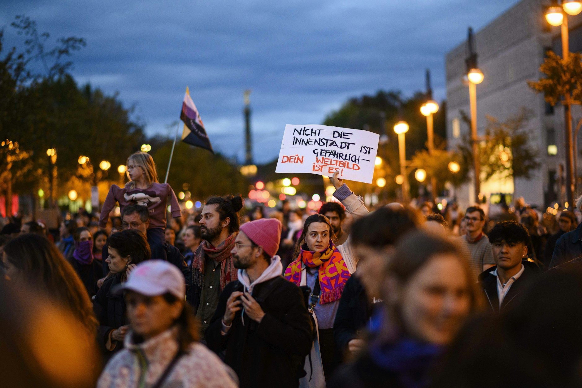„Wir sind die Töchter“-Kundgebung in Berlin vor der CDU-Zentrale