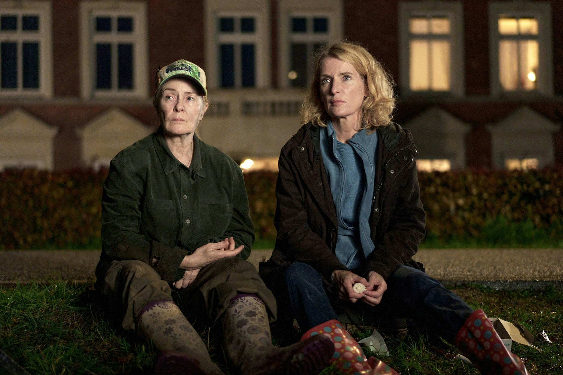 Kann sich in Bäuerin Marlies Feldhusen (Lina Wendel, l.) hineinfühlen: Charlotte Lindholm (Maria Furtwängler, r.).