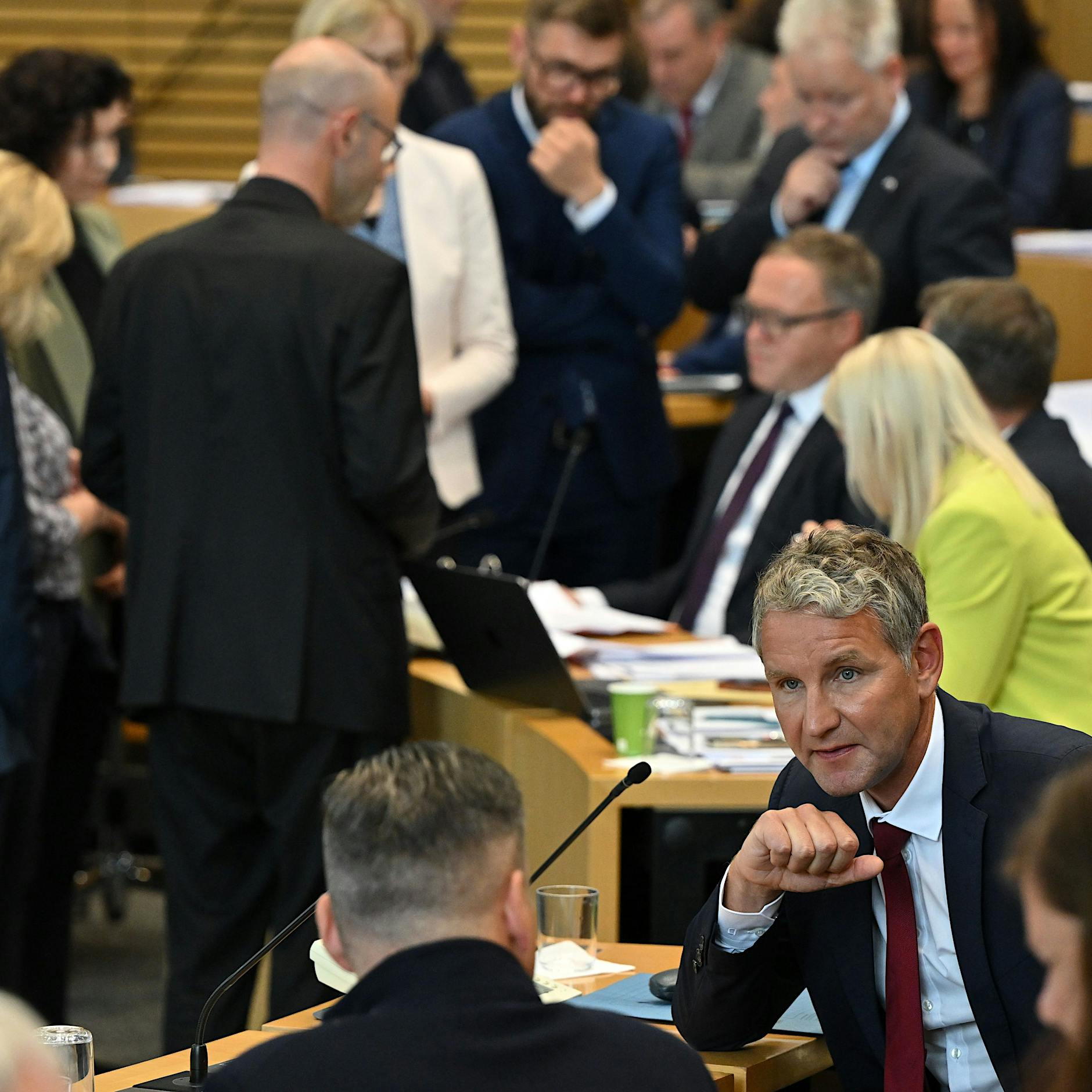 Thüringens Innenminister verdächtigt AfD der Spionage für Russland – Höcke fordert Entlassung
