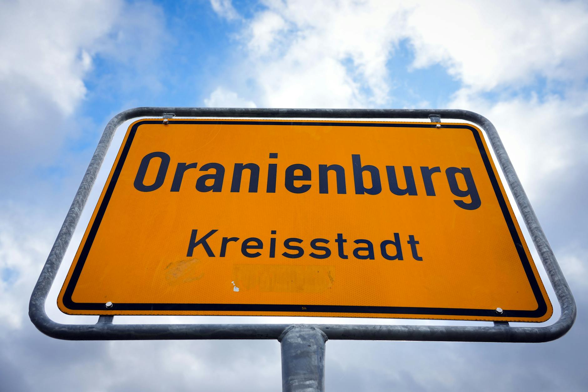 3000 Menschen in Oranienburg müssen ihre Wohnungen verlassen, während eine Weltkriegsbombe entschärft wird.