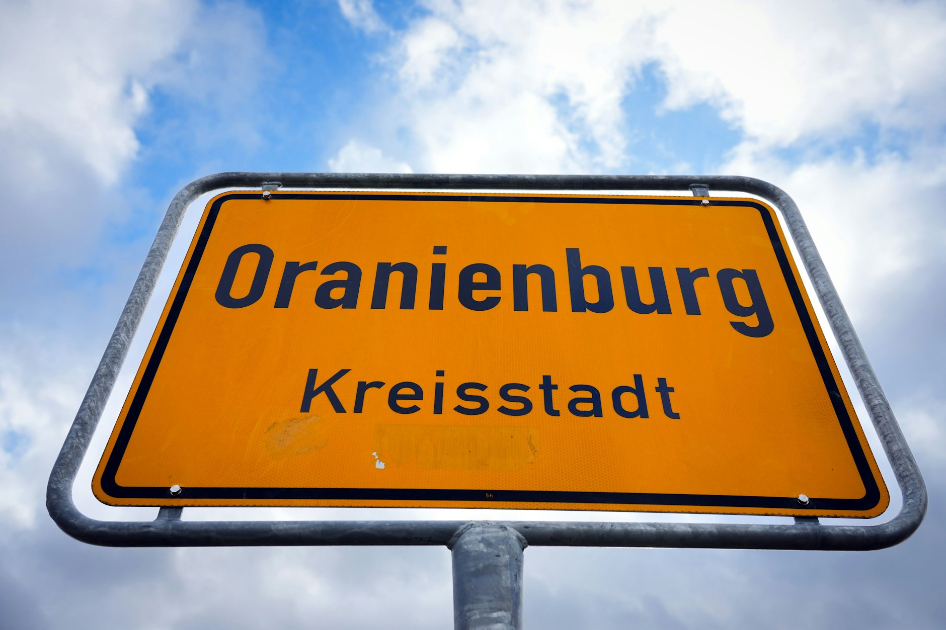 3000 Menschen in Oranienburg müssen ihre Wohnungen verlassen, während eine Weltkriegsbombe entschärft wird.