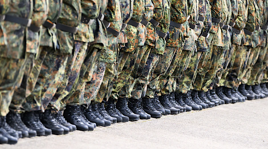Soldaten stehen in einer Reihe (Symbolfoto).