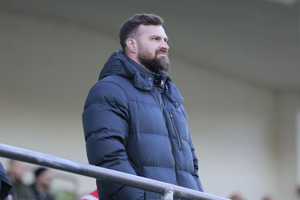 Enis Alushi, Geschäftsführer Sport beim BFC Dynamo, hat bei der Pleite bei Hertha Zehlendorf genau registriert, wo es überall nicht passte.