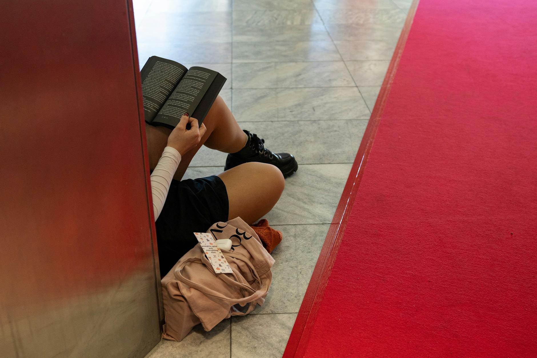 Lesen und lesen lassen – so einfach klappt das auf der Buchmesse nicht immer.