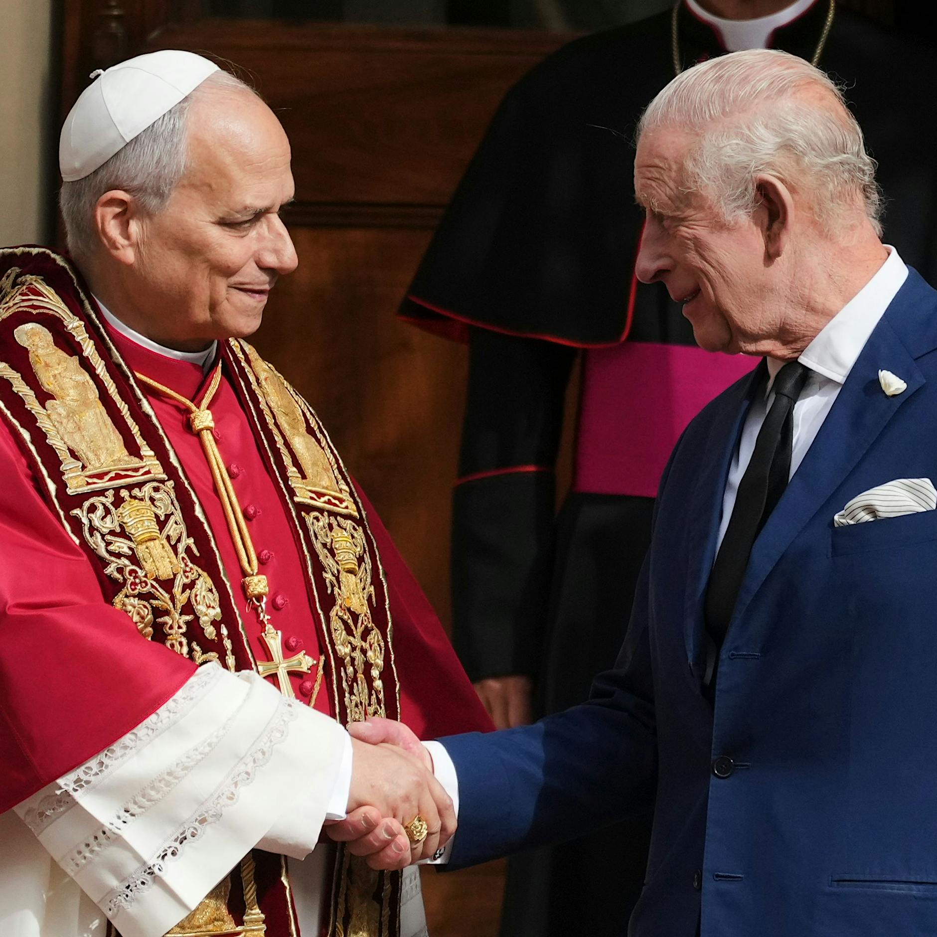 König Charles und Papst Leo beten im Vatikan – Besuch überschattet von Skandal um Prinz Andrew
