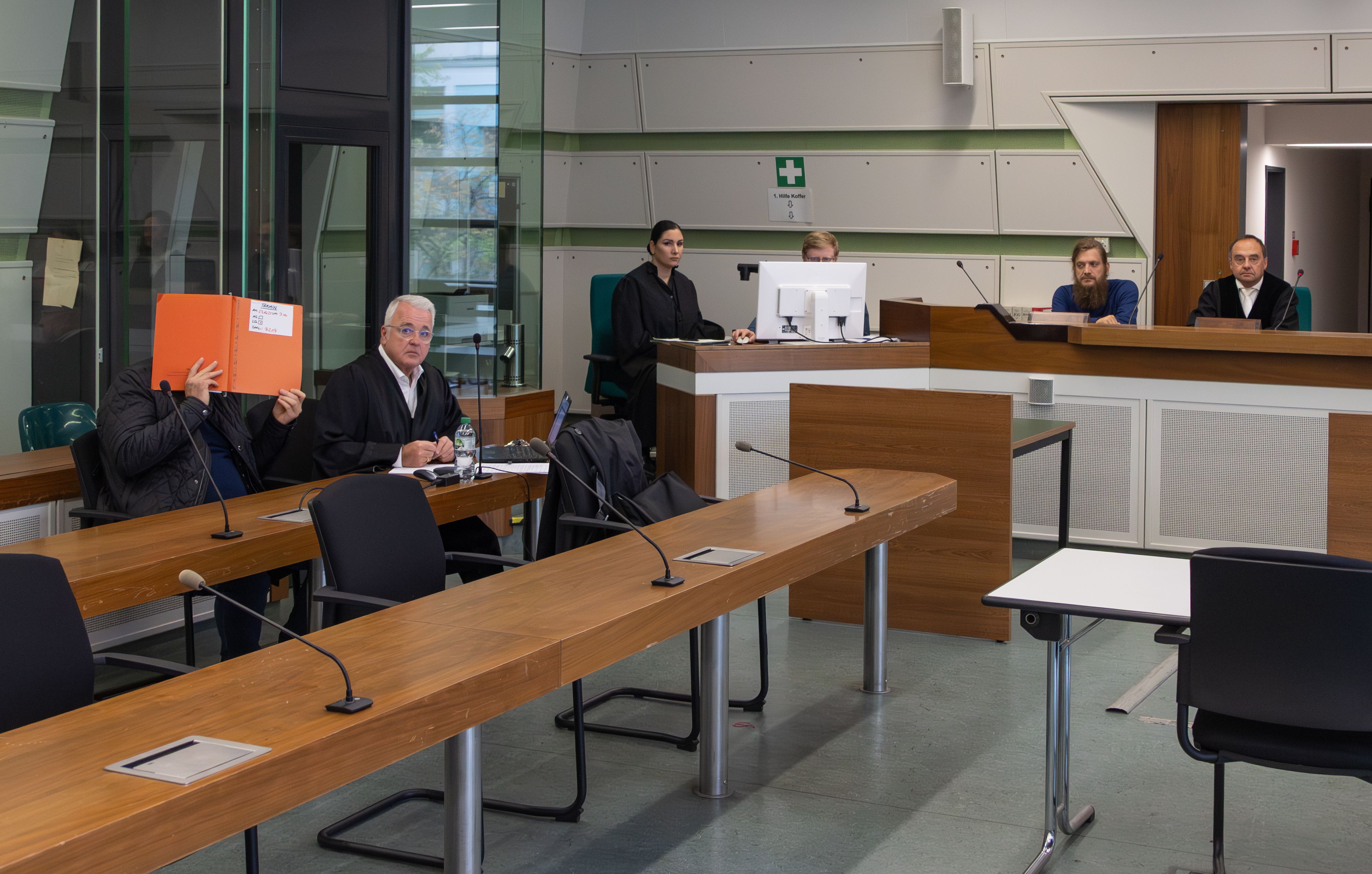 Weil ihre Söhne stritten: Väter verdreschen sich mit Eisenkette