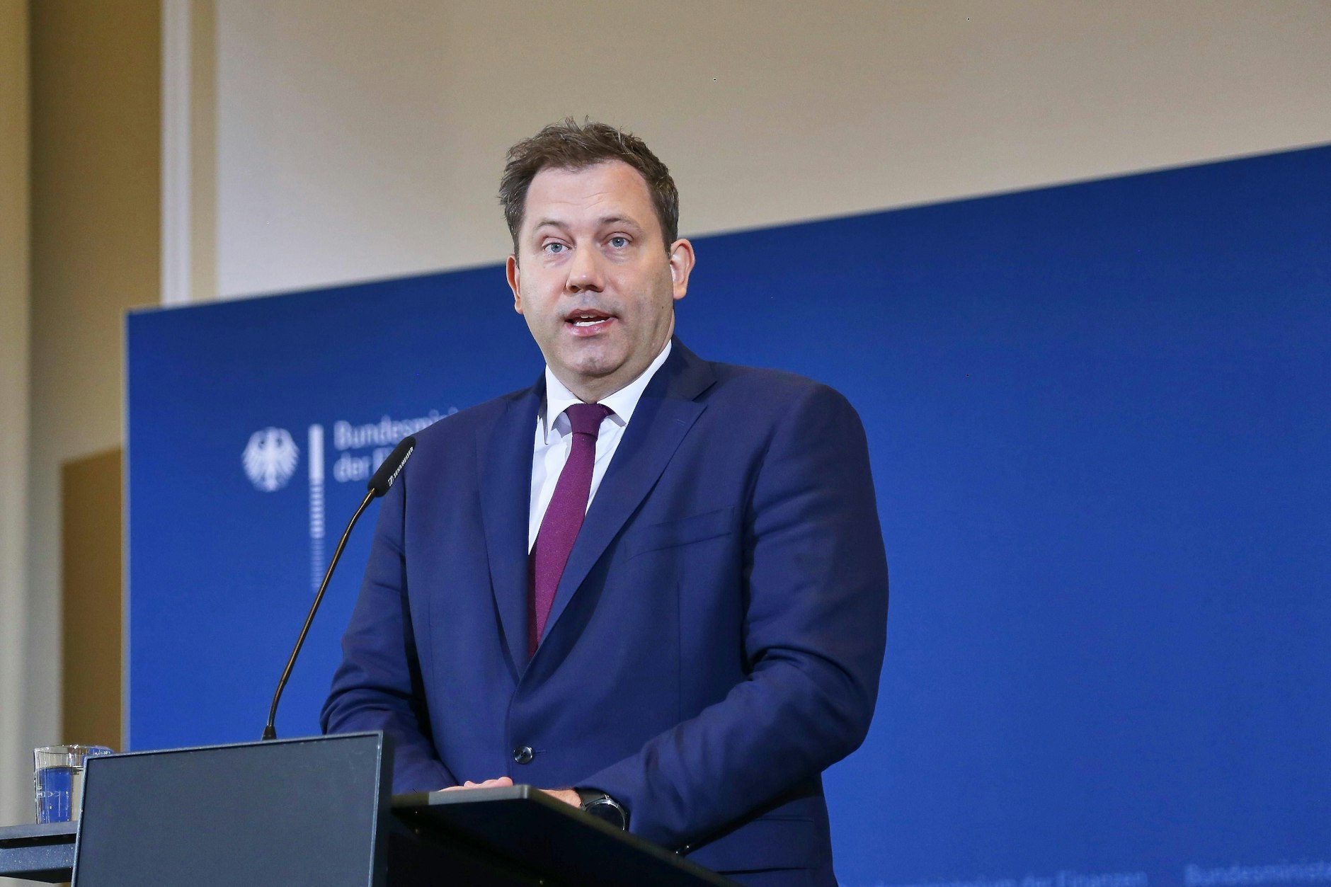 Auch wenn der Staat in den nächsten Jahren mit etwas mehr Steuereinnahmen rechnen kann, bedeutet das für Finanzminister Klingbeil keine Entlasung.