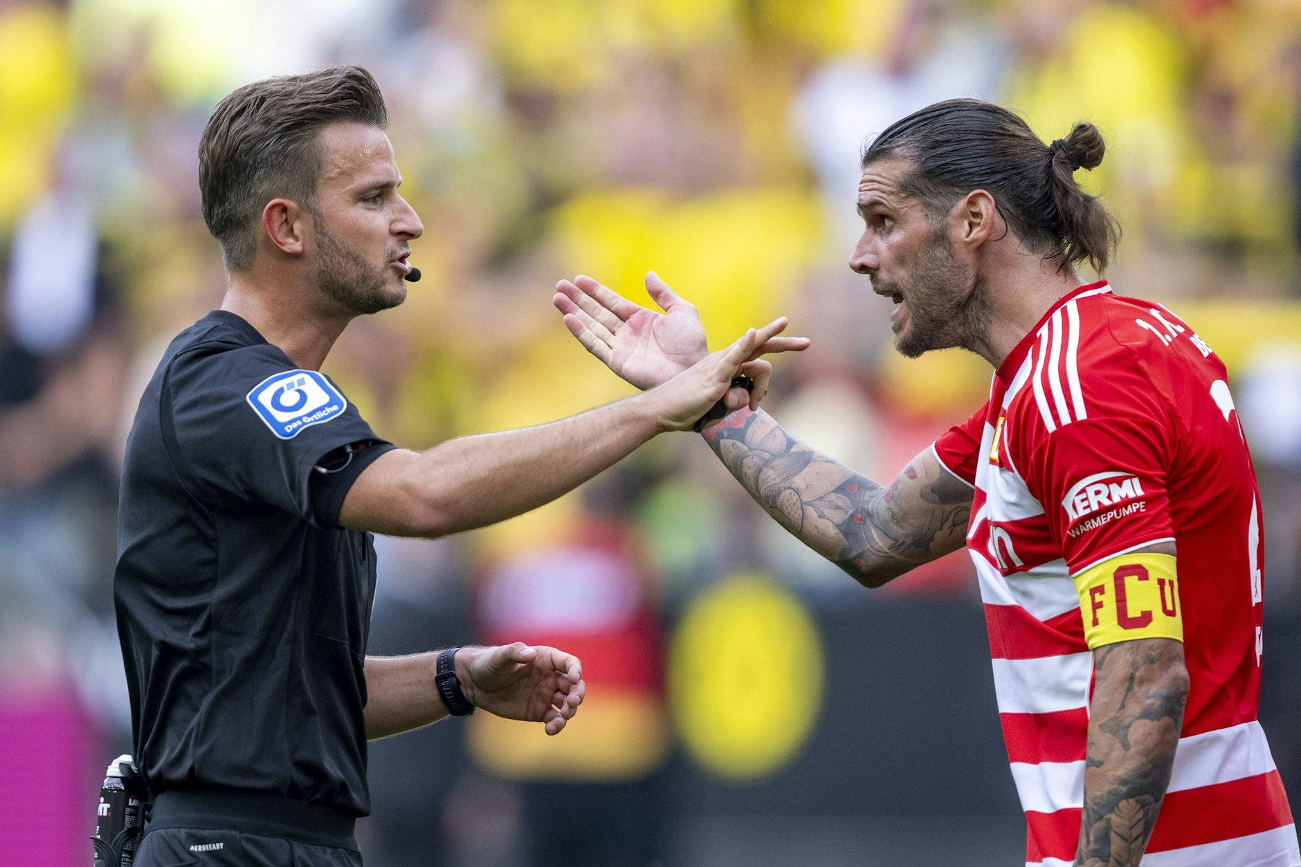 Union-Kapitän Christopher Trimmel muss beim Spiel in Bremen aufpassen, dass er von Schiri Daniel Schlager nicht die fünfte Gelbe Karte bekommt.