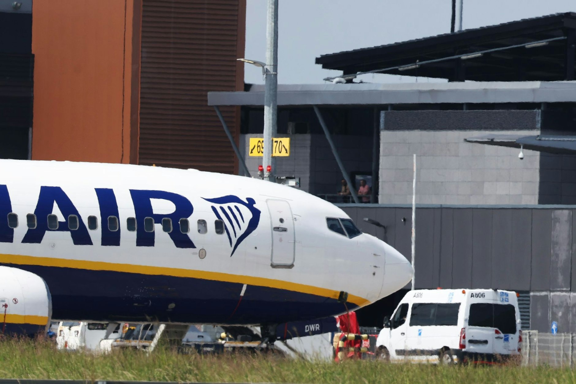 Die Billig-Airline Ryanair streicht im aktuellen Winterflugplan 800.000 Sitzplätze deuschlandweit und kappt am BER allein fünf Verbindungen.
