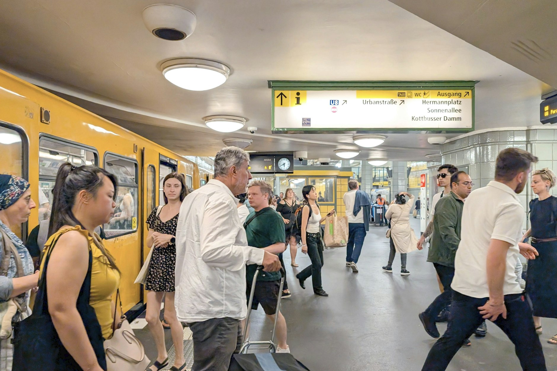 Überfüllte U-Bahnen in Berlin: Alltag