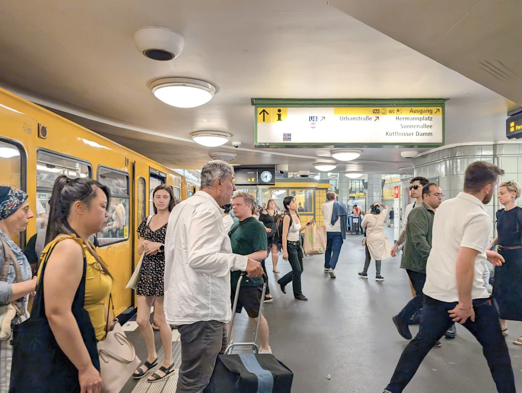 Despite chaos in Berlin: BVG manager earns as much as the Chancellor - | a ...