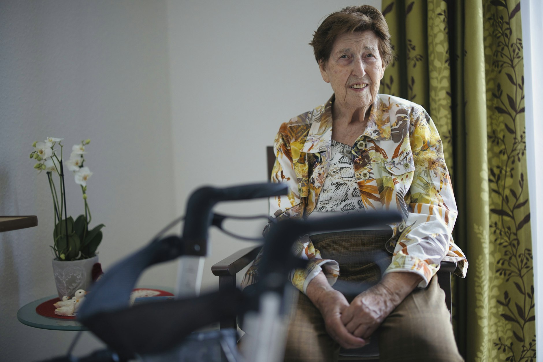 Wer in einem Heim betreut und gepflegt wird, muss im Schnitt mehr als 3000 Euro Eigenanteil dazu beitragen.