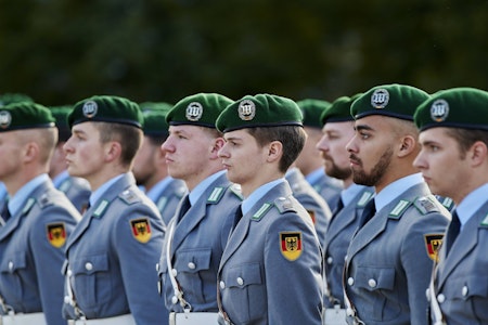 Satire oder Straftat? Schüler wegen Meme über Bundeswehr-Offizier angeklagt