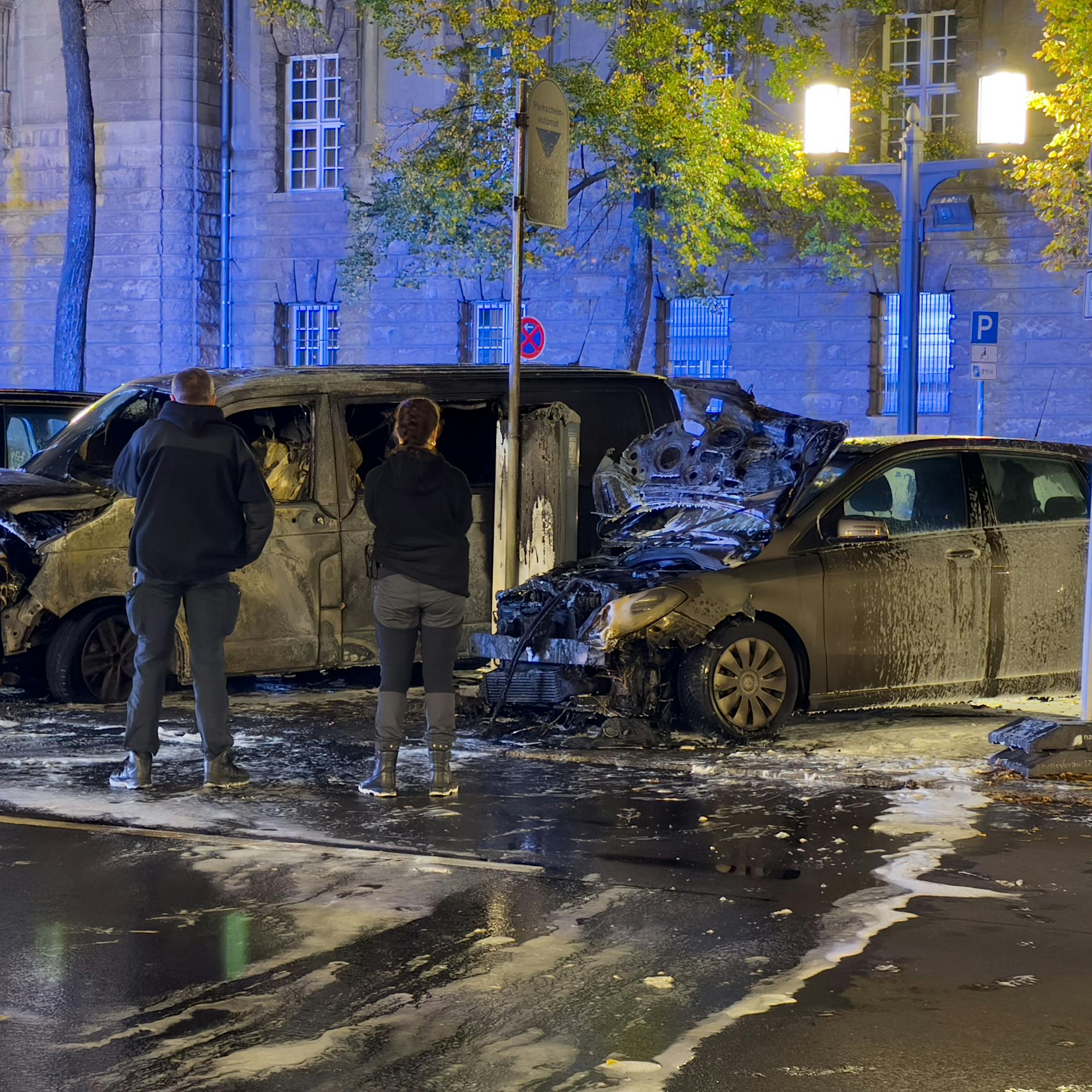 Brandanschlag in Charlottenburg: Unbekannte zünden zivile Polizeiautos an