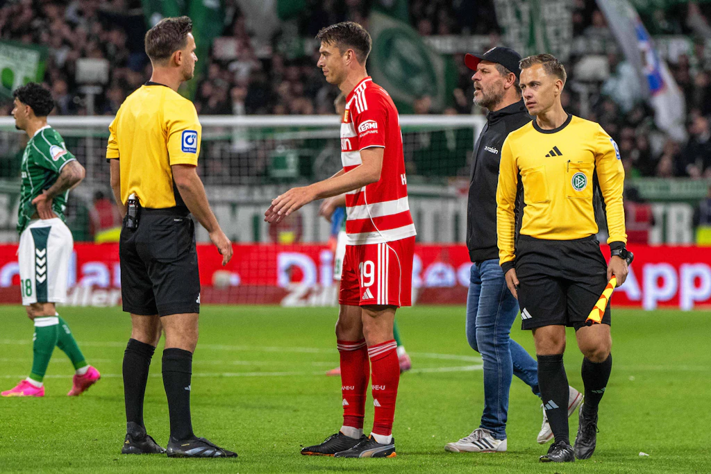 Union-Trainer Steffen Baumgart war mit der Leistung von Schiedsrichter Daniel Schlager nach dem 0:1 bei Werder Bremen alles andere als zufrieden.