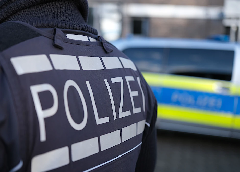 In Heinsberg soll etwas Furchtbares passiert sein: Eine junge Frau wurde von fünf Jugendlichen vergewaltigt.