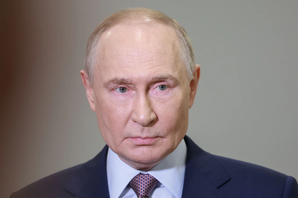 Borderline Kitsch: Heroization of Ukraine in Newsreel Jargon