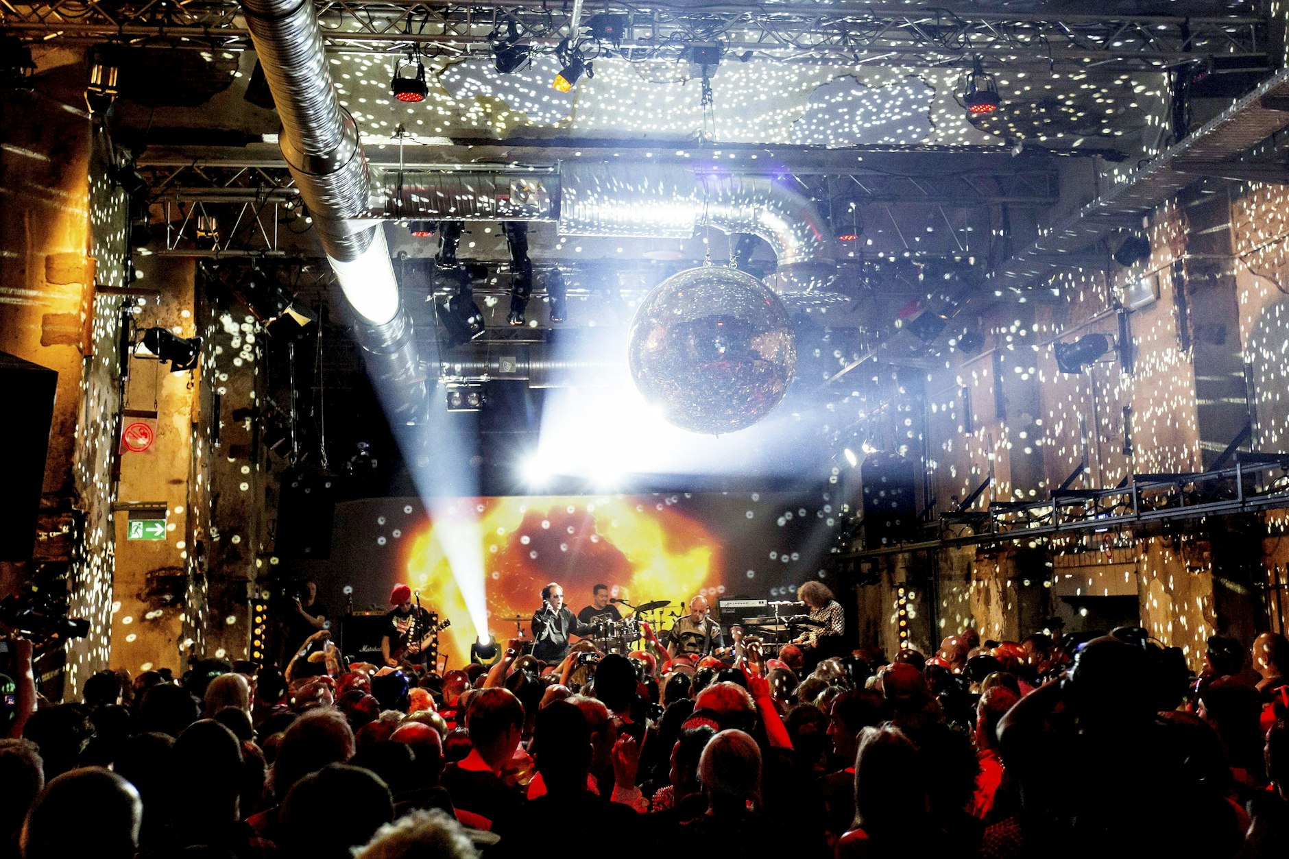 Der große Floor im SchwuZ (genannt: Kathedrale) war auch beliebt für Konzerte.
