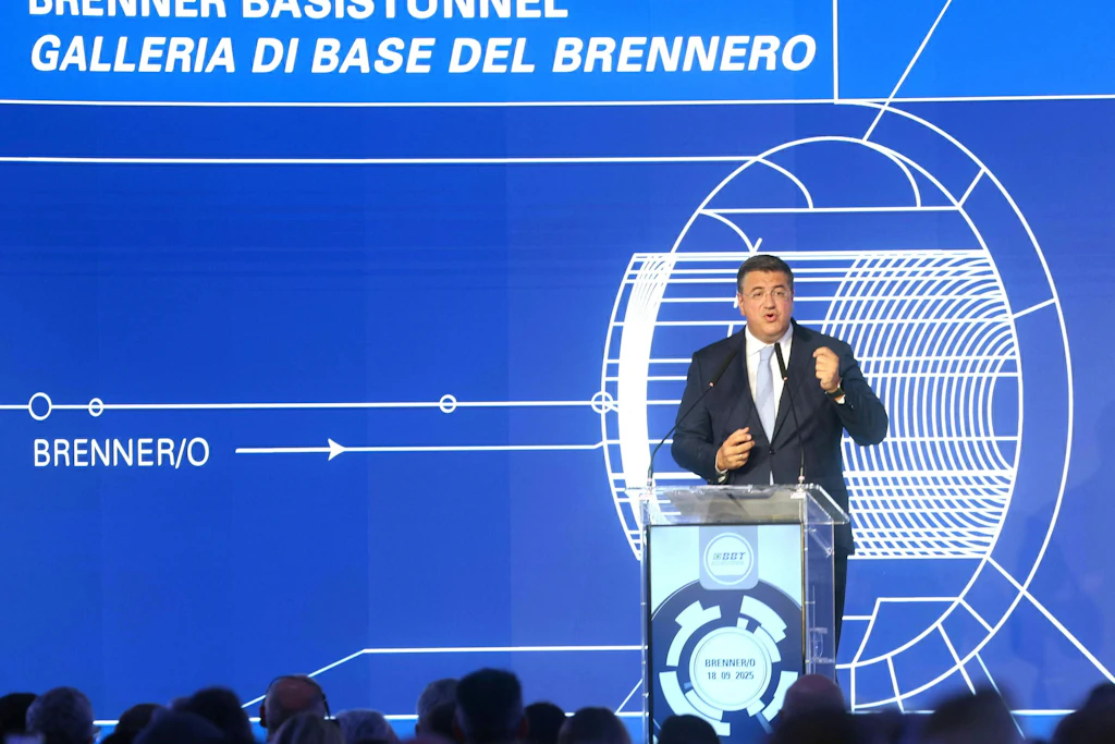 EU-Kommissar Apostolos Tzitzikostas will die Zeitumstellung endgültig abschaffen.