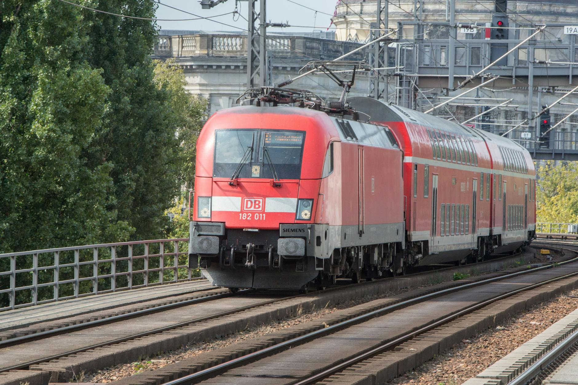 Ein Regionalexpress musste in Treptow-Köpenick evakuiert werden.