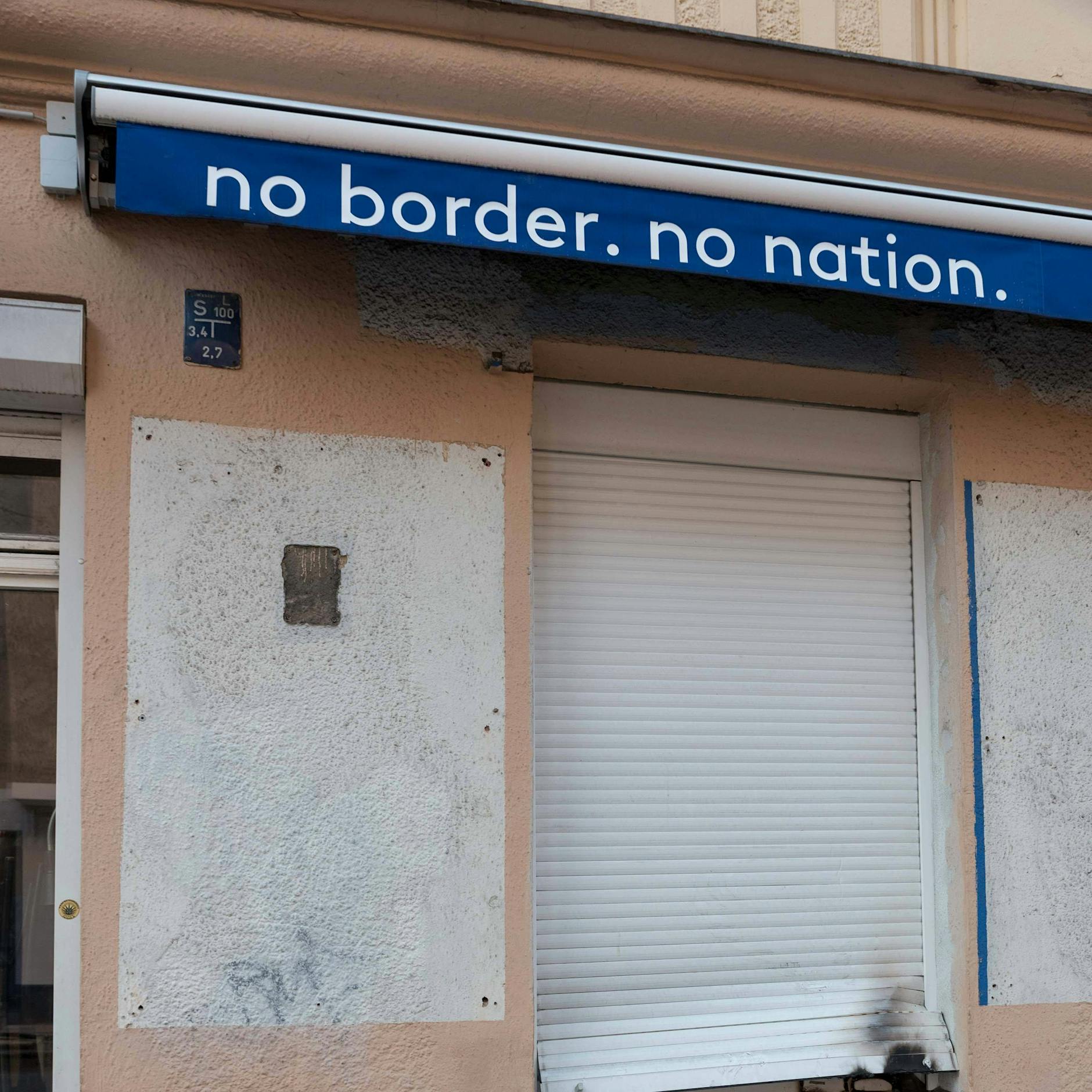 Antisemitischer Vorfall im K-Fetisch? Falafel-Shirt löst Streit aus