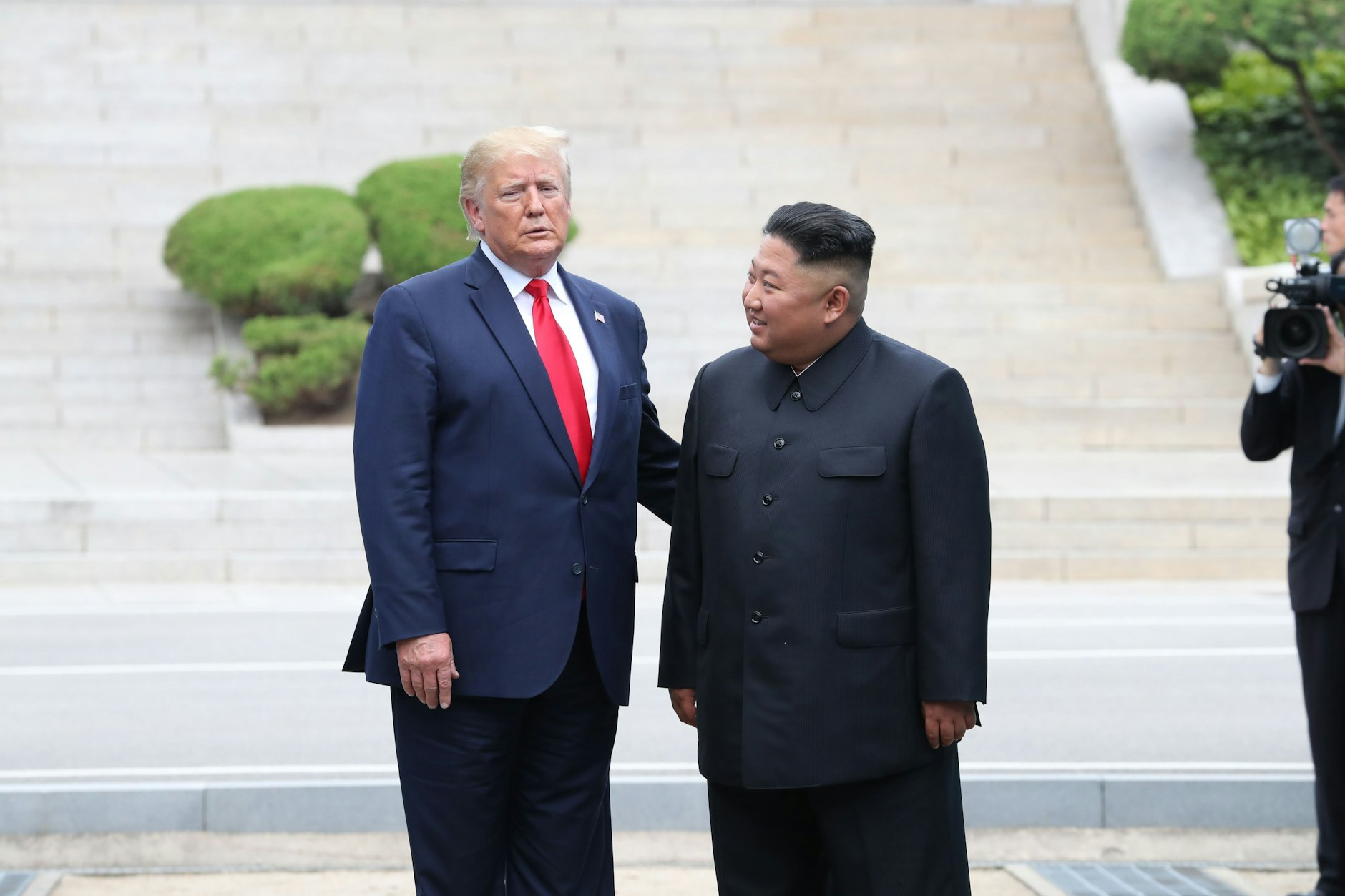 Juni 2019: Donald Trump und Nordkoreas Machthaber Kim Jong Un treffen sich in der entmilitarisierten Zone (DMZ) an der innerkoreanischen Grenze.