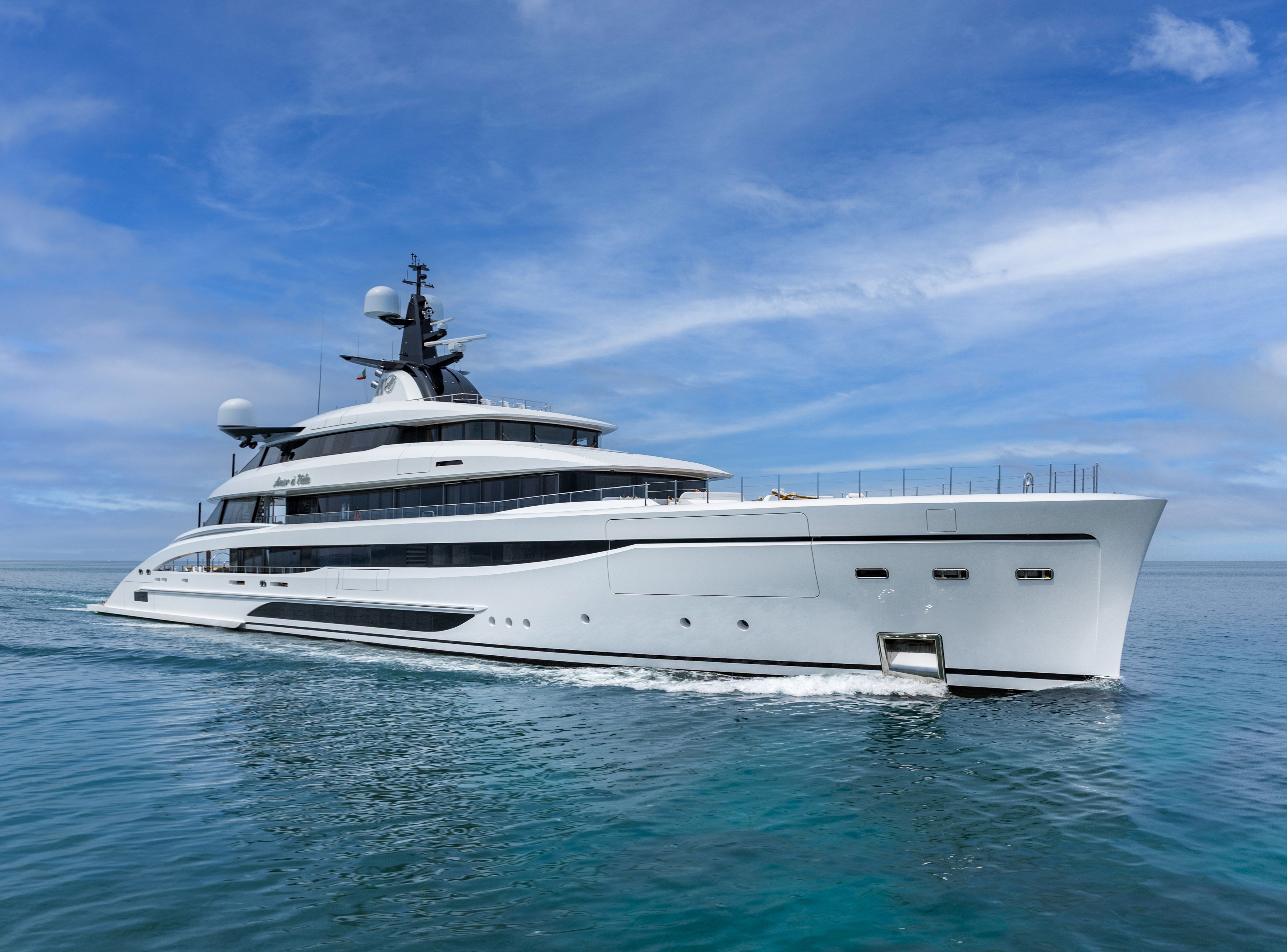 Superjachten aus Italien: Einblicke in die Luxuswerft CRN in Ancona