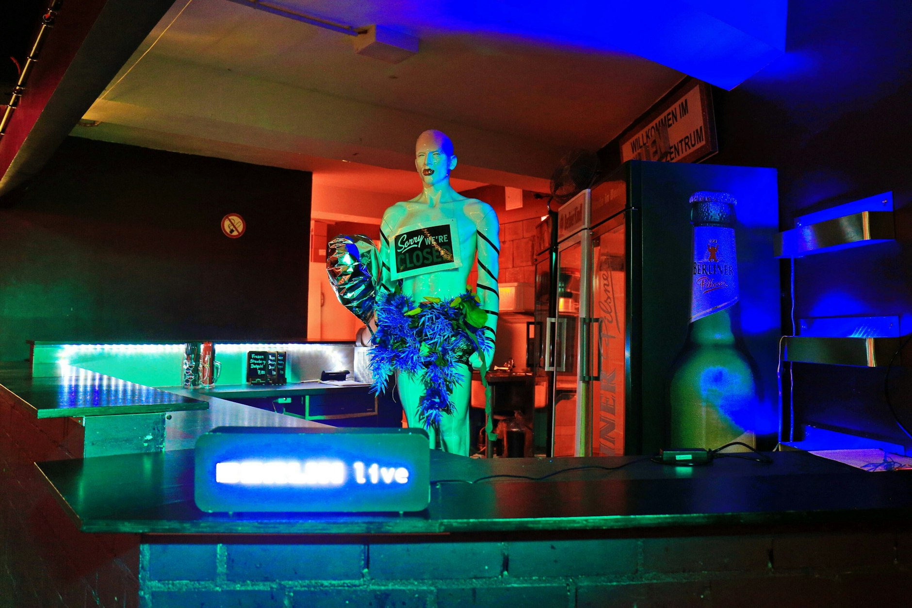 „Sorry, we’re closed“: Innenansicht der SchwuZ-Bar am Neuköllner Rollberg