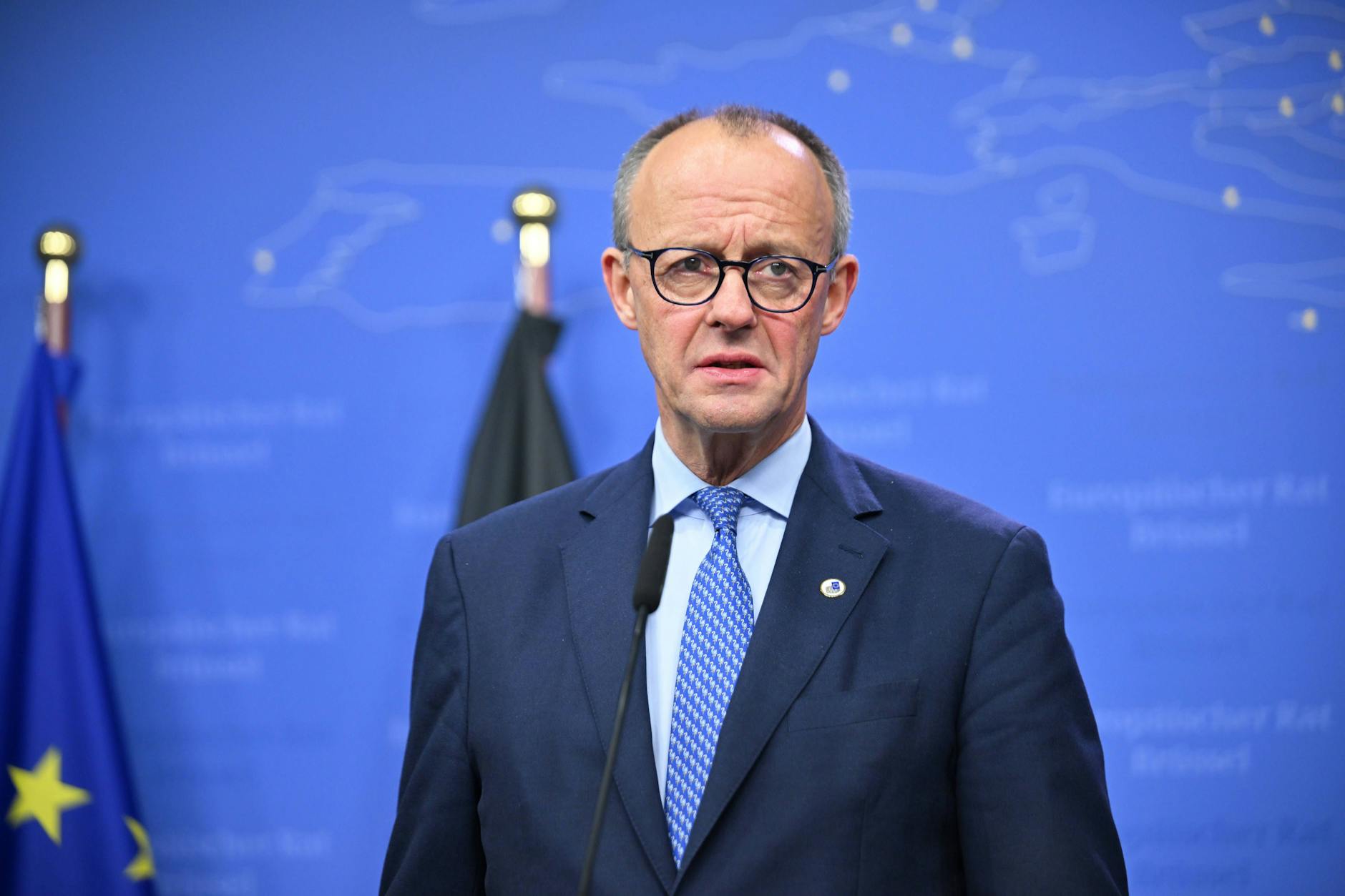 Bundeskanzler Friedrich Merz hält nach dem Gipfel der Staats- und Regierungschefs der EU am 23. Oktober 2025 in Brüssel eine Pressekonferenz ab. (Symbolbild)