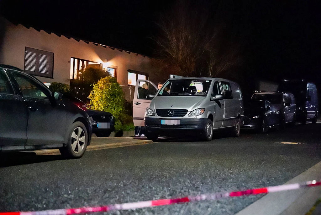 Blut-Drama – Polizei entdeckt drei Tote in Wohnhaus!