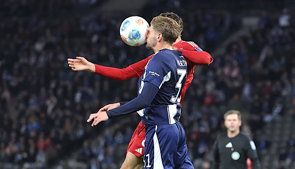 Hier passierte das Unglück: Ein Ball erwischte Marton Dardai nicht mit der Stirn, sondern auf Auge und Nase.