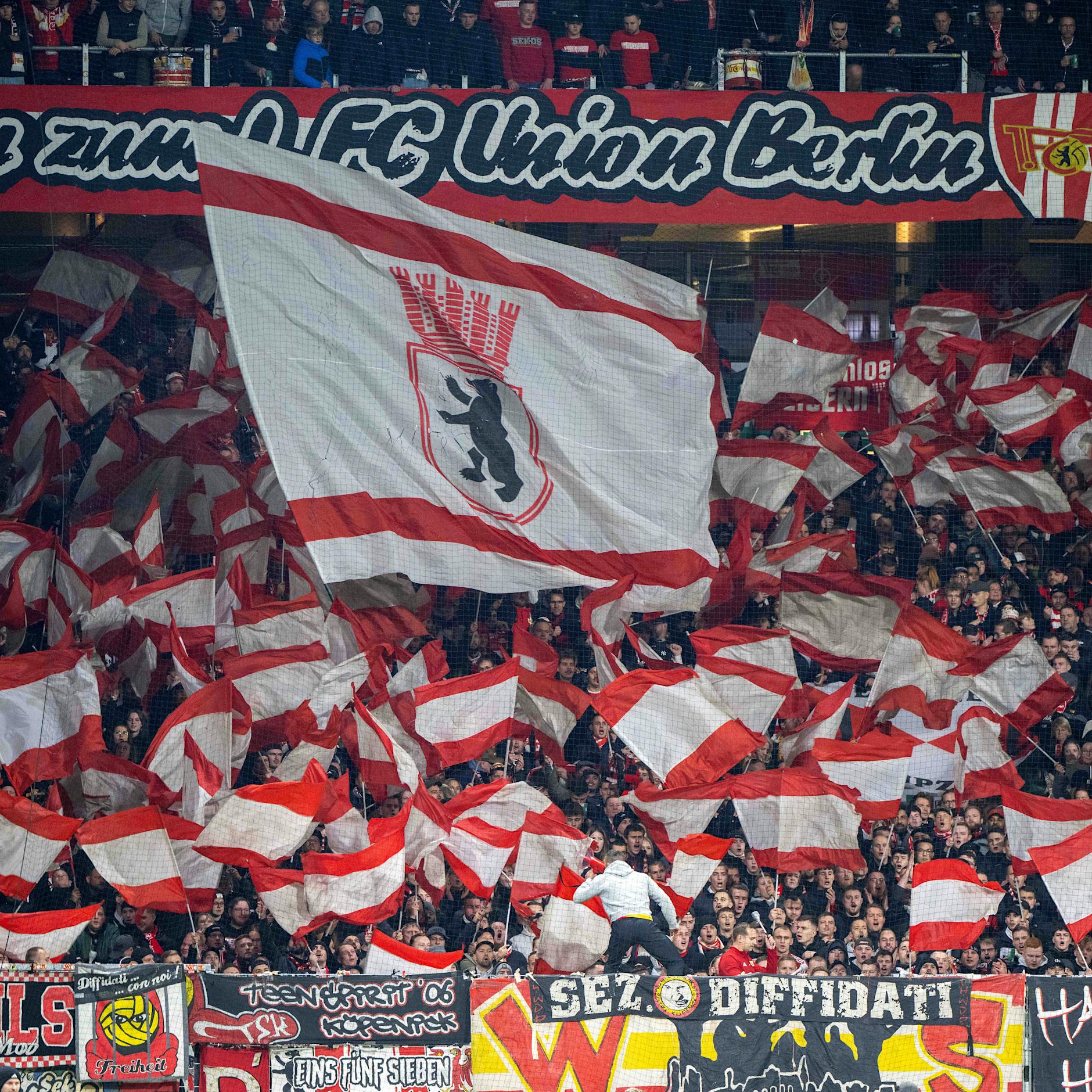 „Ausländer raus“-Eklat im Union-Bus – Fans zeigen, was Haltung bedeutet!