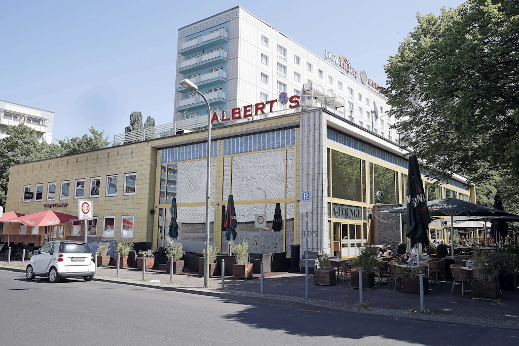 DDR-Kult-Kulisse kehrt zurück: Mokka-Milch-Eisbar ist wieder zu haben!