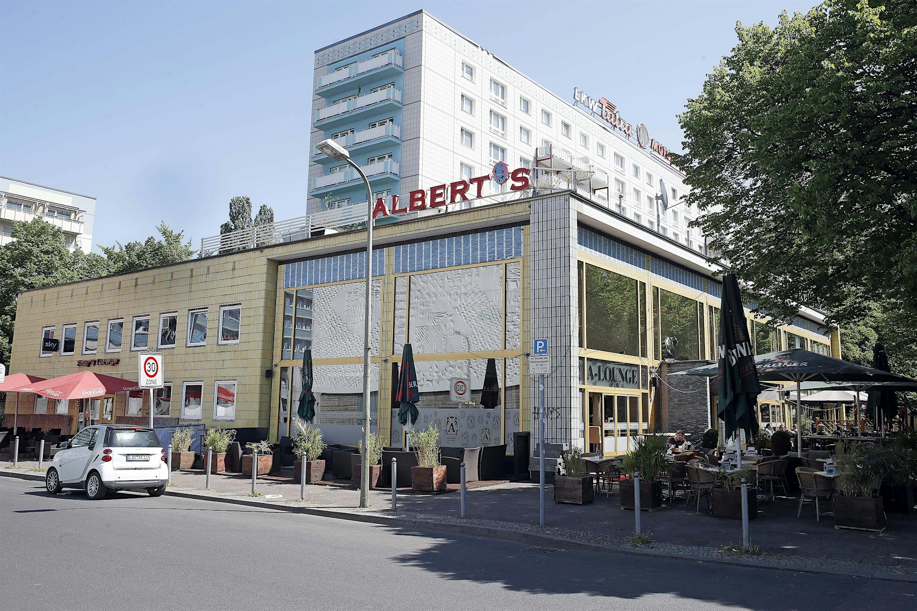 DDR-Kult-Kulisse kehrt zurück: Mokka-Milch-Eisbar ist wieder zu haben!