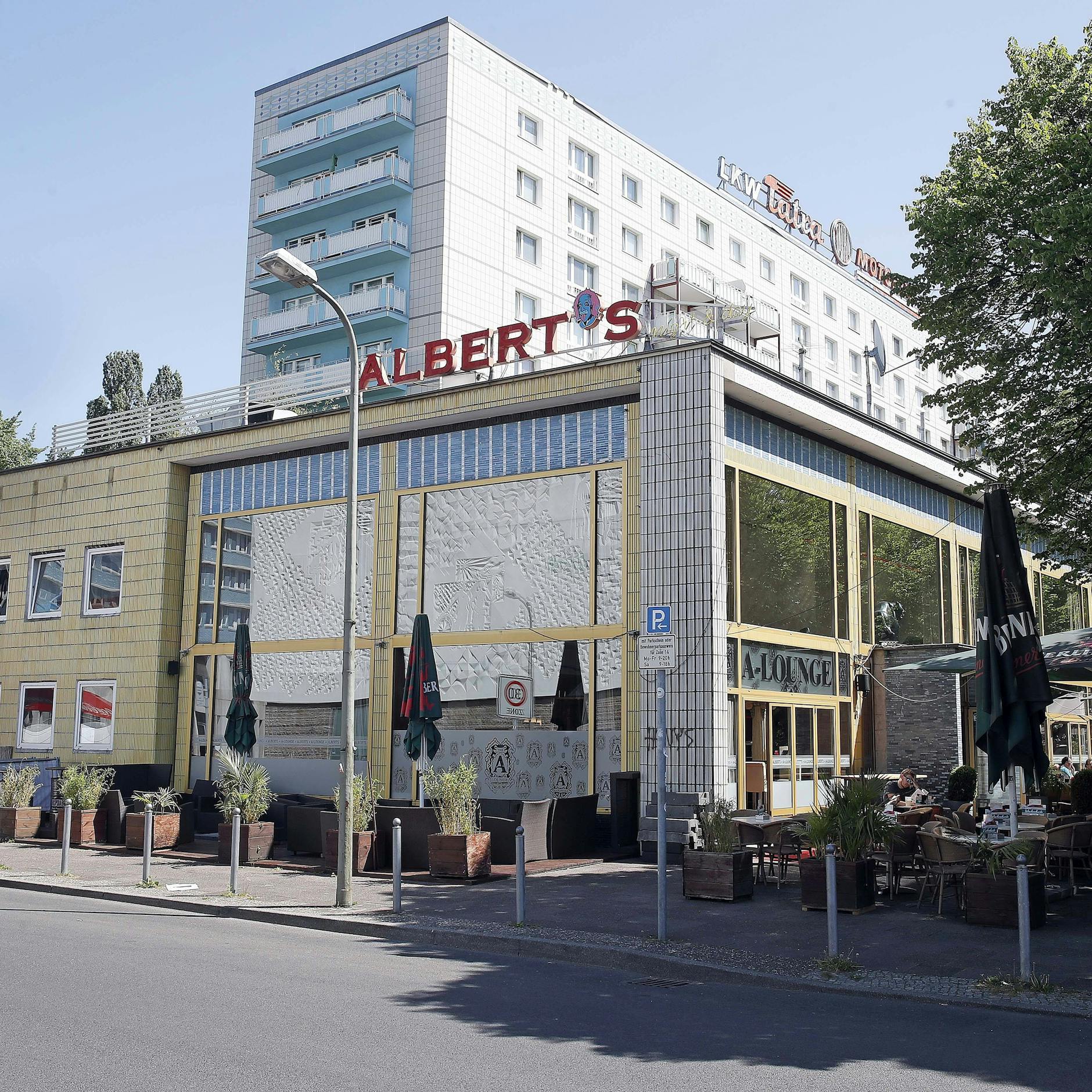 Image - DDR-Kult-Kulisse kehrt zurück: Mokka-Milch-Eisbar ist wieder zu haben!