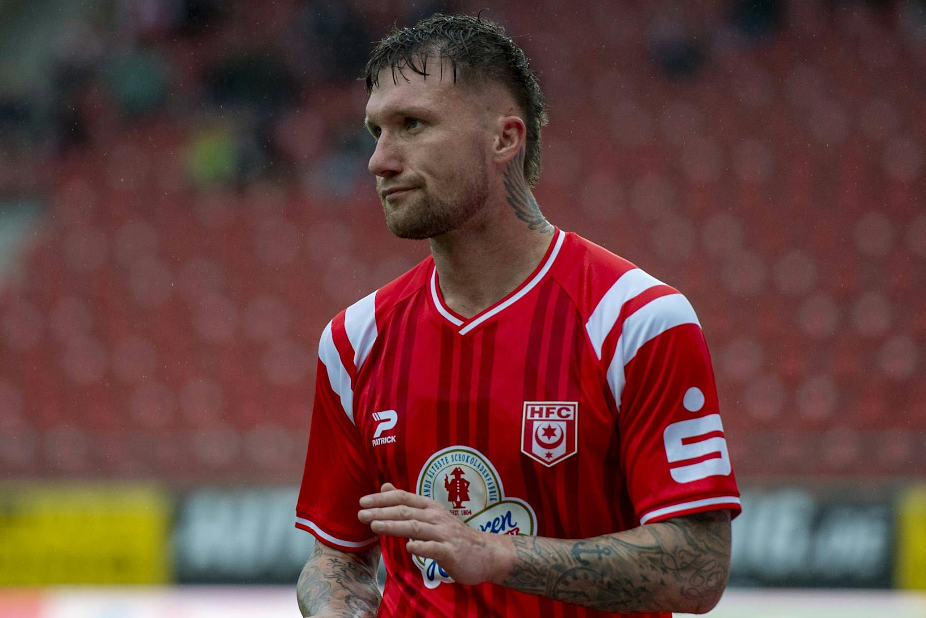 Wut-Interview live im TV: Halle-Profi greift MDR-Reporter an!