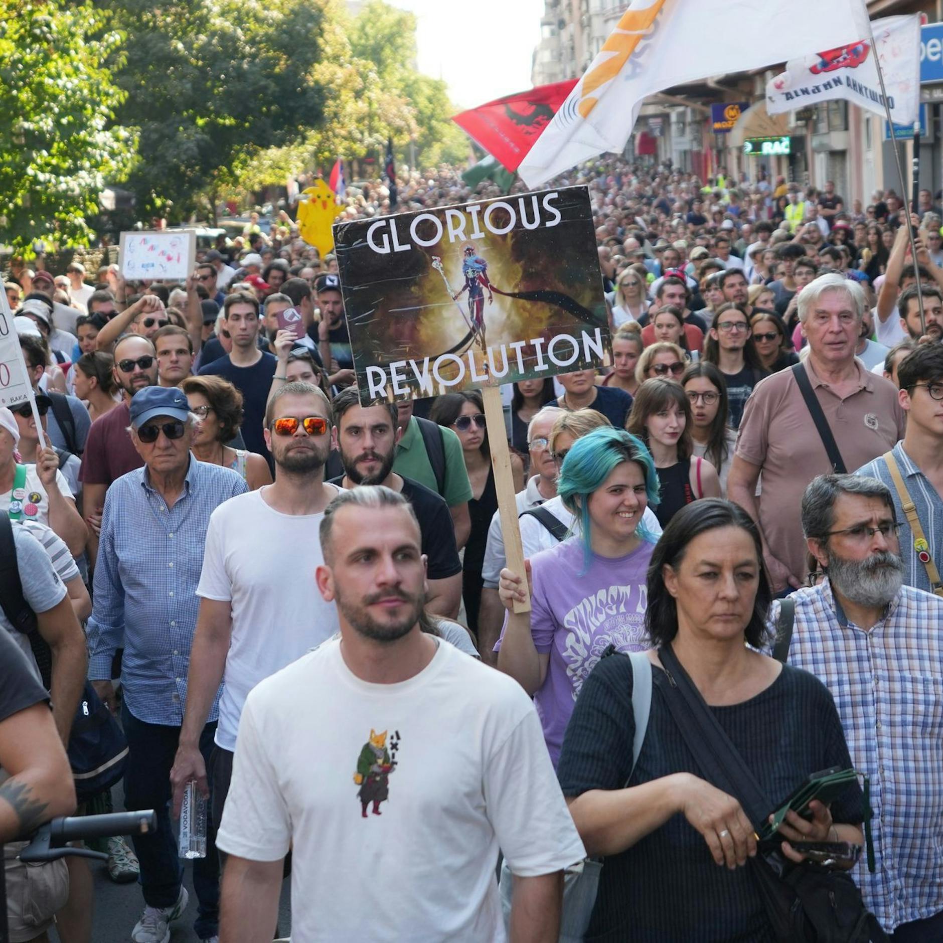 Image - Ein Jahr nach dem Einsturz von Novi Sad: Ein Riss durch den Beton