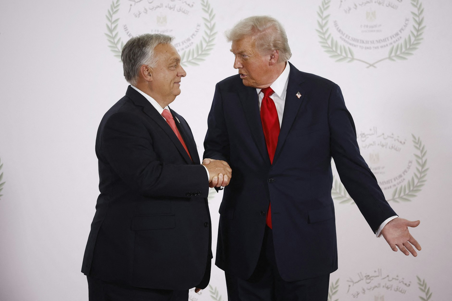 Ungarns Ministerpräsident Viktor Orbán (l) und US-Präsident Donald Trump (r) 