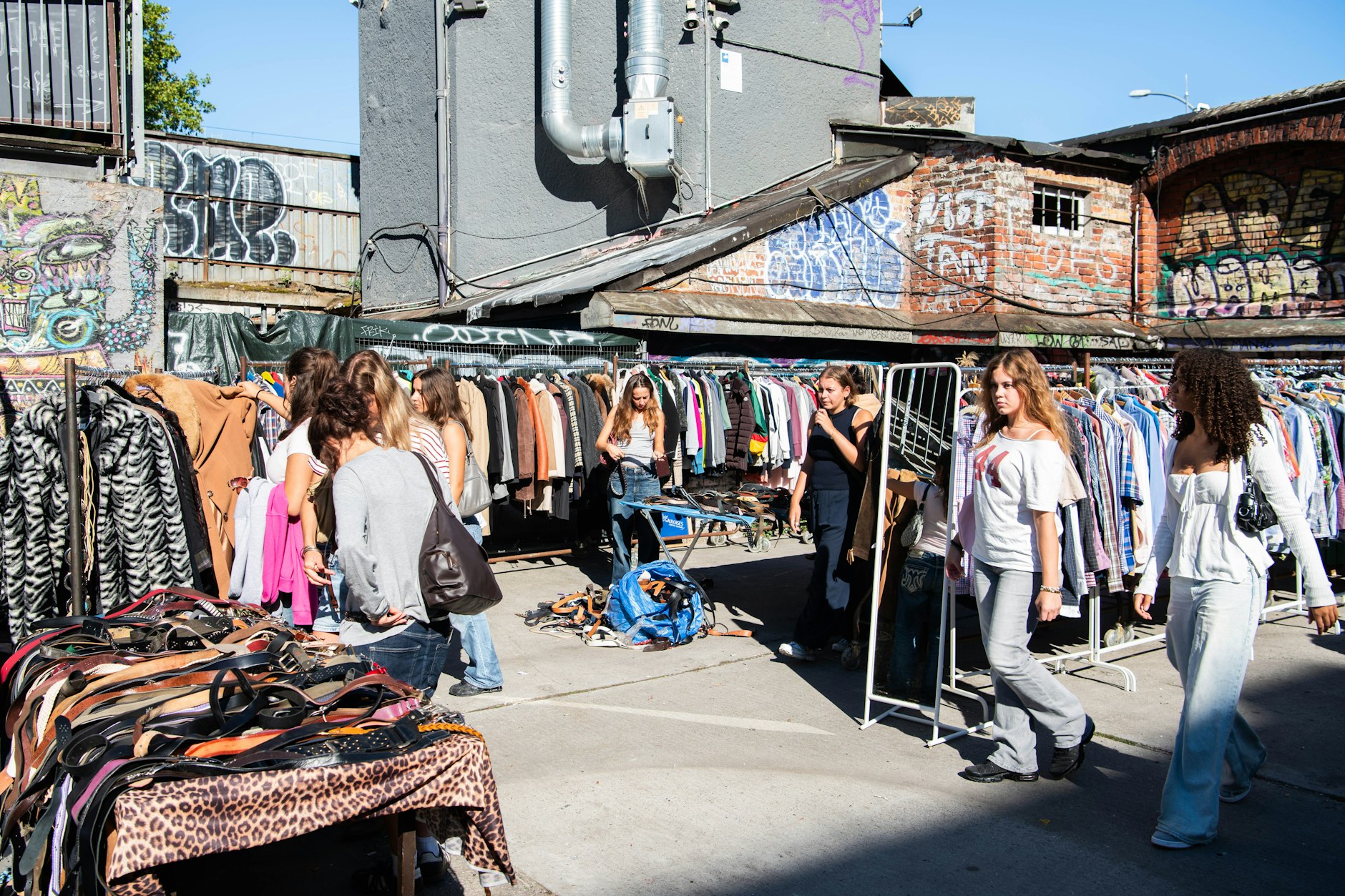 Der Flohmarkt auf dem RAW-Gelände. Solche Events lassen Berlin im Szeneviertel-Ranking ganz vorne mitspielen!