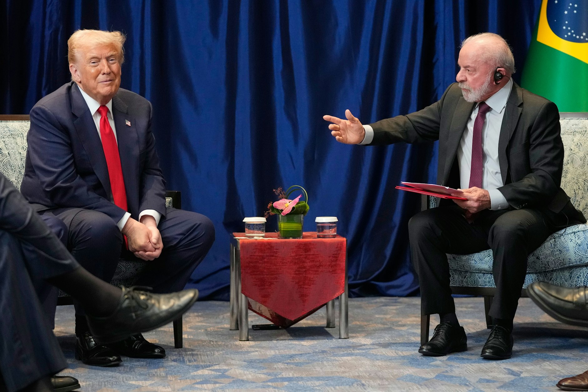 US-Präsident Donald Trump (l.) trifft den brasilianischen Präsidenten Luiz Inacio Lula da Silva am Rande des ASEAN-Gipfels.