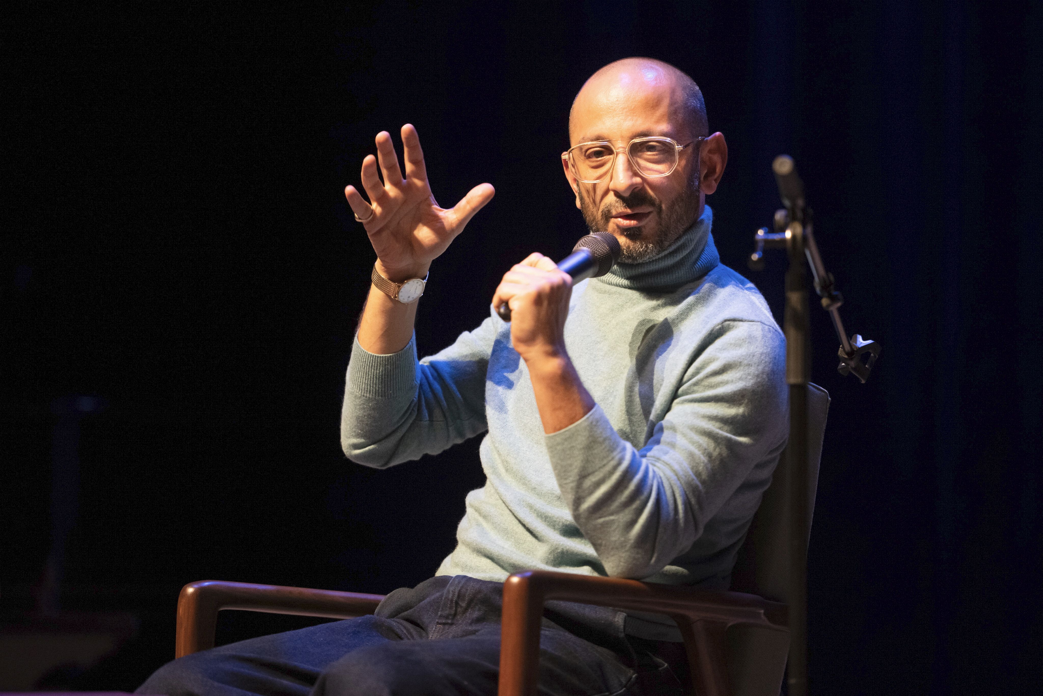Lesung von Behzad Karim Khani: „Was ich für Deutschland empfinde, ist nicht Positives“