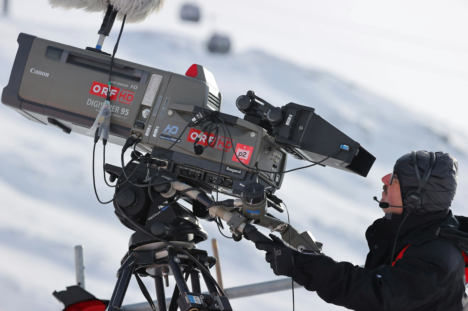 Der ORF im Schnee und bei der Sportberichterstattung.